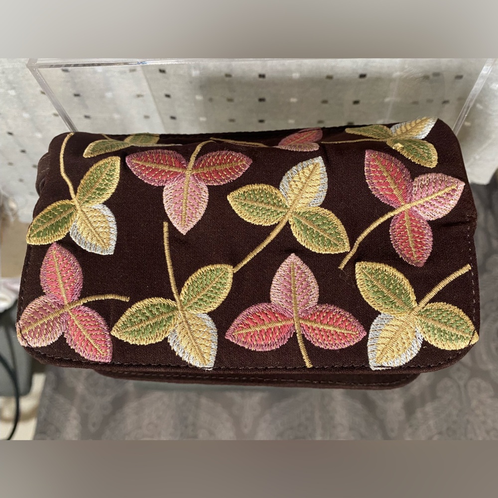 Small Ipa Nima Velvet Clutch Bag Embroidered Leaf Pattern - Picture 8 of 17